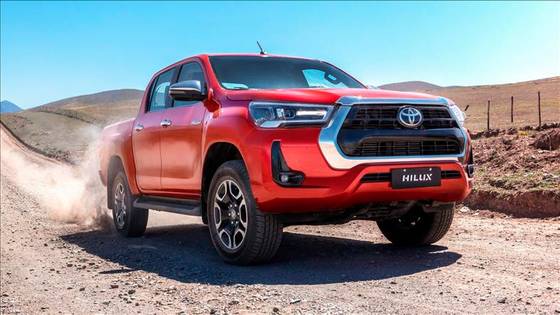 TOYOTA HILUX 2.8 D-4D TURBO DIESEL CD SRX 4X4 AUTOMÁTICO TOYOTA HILUX 2.8 D-4D TURBO DIESEL CD SRX 4X4 AUTOMÁTICO